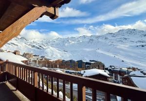 Appartement 6 8 personnes, balcon vue montagne, ski aux pieds