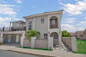 Suzanne's Sogno - Caymanas