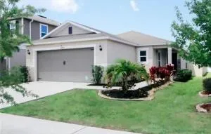 Cozy Home with Backyard Oasis! - Gibsonton