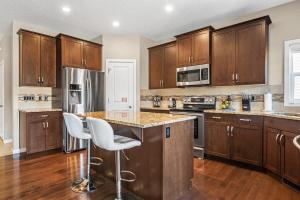 The Trenta - 4BD 3BA 2 Kitchen Stunner