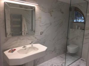 Appartement lux 1 chambre, indépendant dans villa Art Deco, piscine, vue mer & Grasse