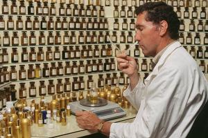 Appartement lux 1 chambre, indépendant dans villa Art Deco, piscine, vue mer & Grasse