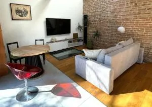 Modern loft with a garden - Mory