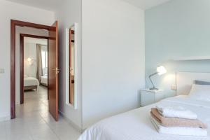 Modern spacious 3 bedroom apartment near the beach