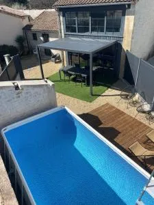 Maison chaleureuse avec parking sur place - Échiré