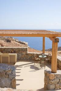 Great View, Tiny Hill-top house