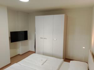 Apartment M&R 