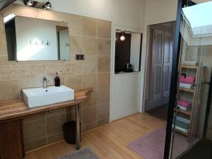 B&B / Chambres d'hotes B&B Girolles les Forges : Chambre Double - Vue sur Jardin