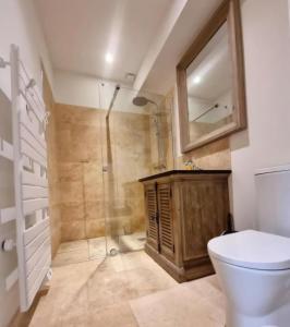 Appartements LA MAISON VALENTIN AU COEUR DE LA CITE MEDIEVALE : photos des chambres