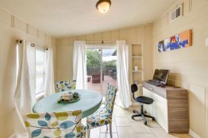 Welcoming Home about 6 Mi to Downtown San Antonio!