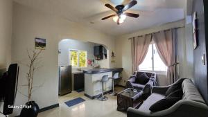 Studio apartment with pool and ocean views