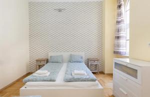 Minded Manor 3-BDR Apartment