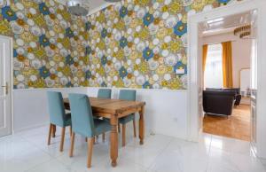 Mosaic Manor Apartment