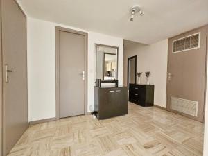 Superbe 2 pièces 70m parking privé climatisation