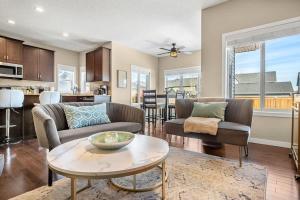 The Venti - 3BD 2BA Yard Garage & Upper Suite