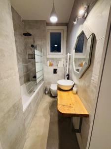 Grand Paris Cozy Stay Private Studios and Apartment Quick Access to Paris