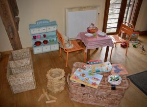 Cottage Mackinley, séjour spacieux et chaleureux, salon de jeux, grande salle à manger, contes,15 pers, Centre Historique, gare TER