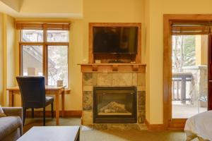 Ski-InandSki-Out Studio at Sundial Lodge with Hot Tub!