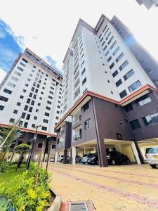 newly furnished apartment with swimming pool, fully equipped gym, private parking space,children playground and unbeatable scenic city views