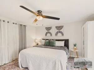 Main St New with AC Monthly stays Charming Cottage KING BED - Philomath