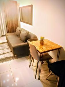 1BR with balcony Condotel in MOA Complex, Entertainment City, near NAIA, free wifi, netflix