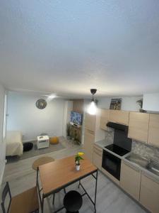 Appartements Bagnol Cosy- 3 personnes - 30 minutes Avignon : photos des chambres