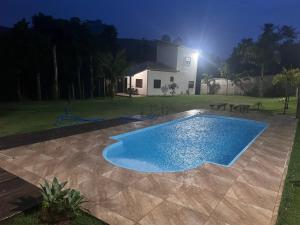 Linda Casa de campo em meio a natureza