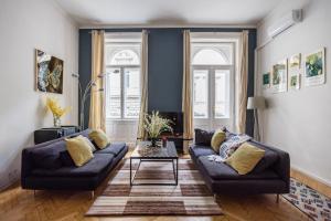 Bright & Grand with 4 bedrooms by New York Cafe