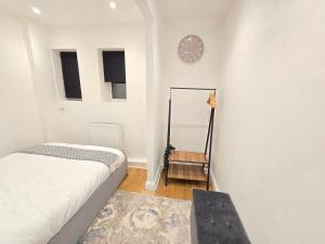 Stylish flat 10 mins from train, near Emirates & Camden