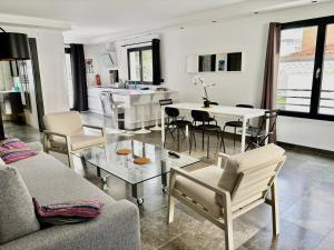 AgarrusRentals 70m2, 2 chambres pour 4 Personnes avec bébé avec Terrasses a 200m des Plages, Palmbee Cannes