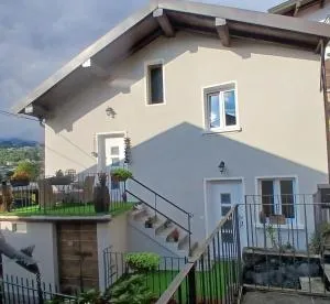 Lucia's Wood House - إنترا