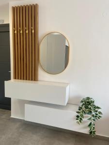 Helios Suite Lemonaki