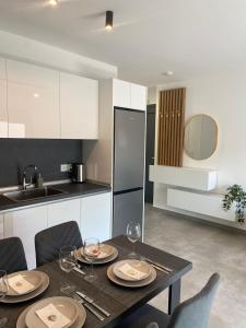 Helios Suite Lemonaki