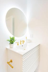 Luxury 2 Bed 2 Bath East Boston