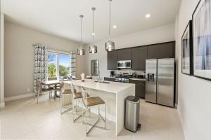 Massive 4 000 sqft Luxury Duplex