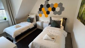 DUTTIS HOME - Apartment A l 2 rooms l 4 Beds l TV l WIFI l Kitchen l Parking l Autobahn