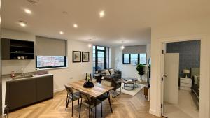 Serene- Stunning Two Bedroom 2 washroom, Spacious, dual aspect lounge, Jwellery Quarter, Birmingham City Centre