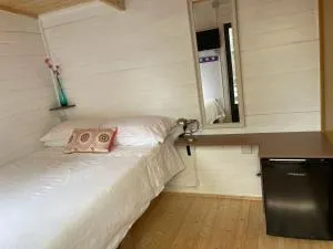 5 minutes from Goodwood self-contained Log Cabin - Westhampnett
