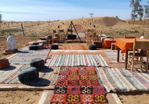 camp luxury desert