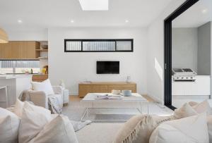 Luxurious 5 Bed Retreat with Pool near Gymea Village