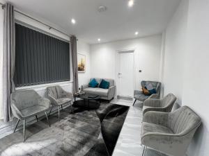 Stylish 2 Bedroom Flat City Centre - Free Parking