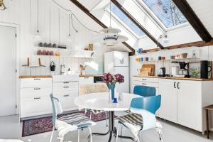 Enjoy The Peace And Charm Of This Cosy Little Holiday Home Surrounded By Forest And Nature Close To Ebeltoft And Family Attractions