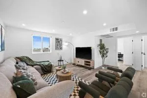 Chic Private Room with Bath-Steps to USC and Downtown LA - إنجلوود