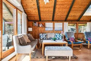 Cozy Older House Close To The Beach