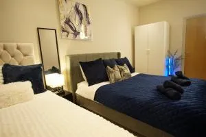 The Jade Emperors Suite - Sleeps 5 - City Centre - Flexible Check In - First Direct Arena 7min walk - Garforth