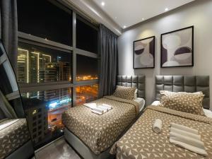 Luxurious 2BR Apt with Marina View & Private Jacuzzi