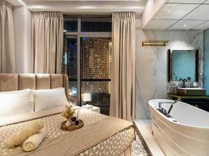 Luxurious 2BR Apt with Marina View & Private Jacuzzi