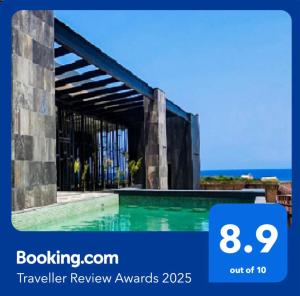 Seascape apartment near the beach with a sea-view rooftop and infinity pool