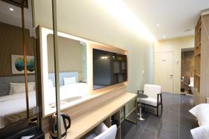 Almond Hotel Busan Station