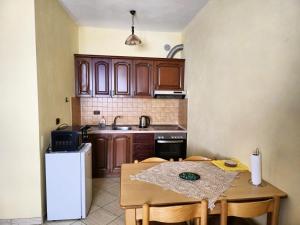 Cozy 2 Bedroom Apartment 10 Min walk to center